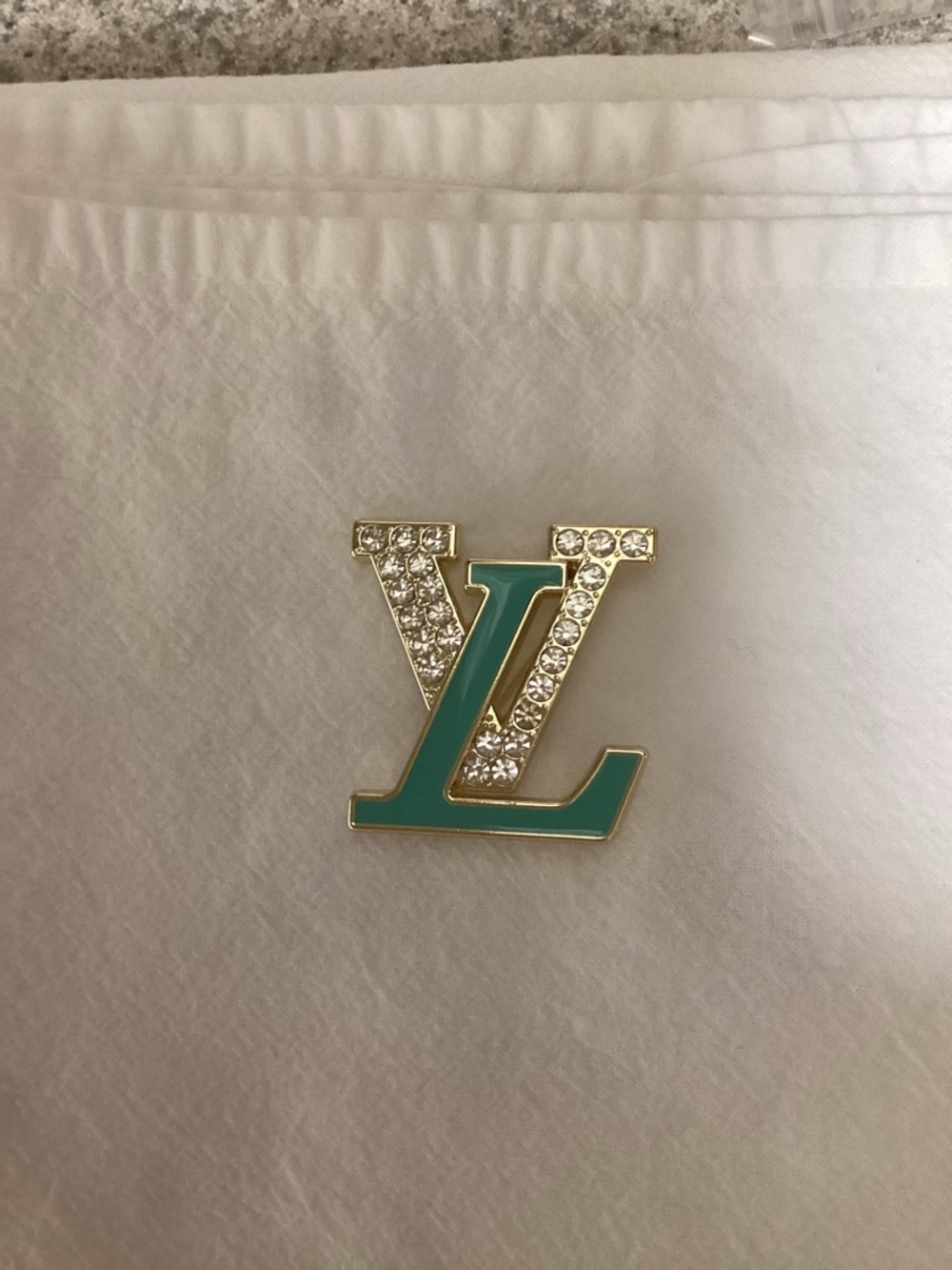 Louis Vuitton Green Enamel & Gold Crystal LV Brooch - Picture 3 of 4